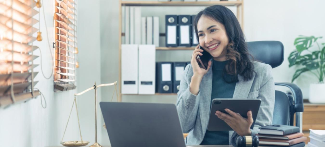 Professionelle Arbeitsumgebung mit fokussierter Analyse von Finanzdaten